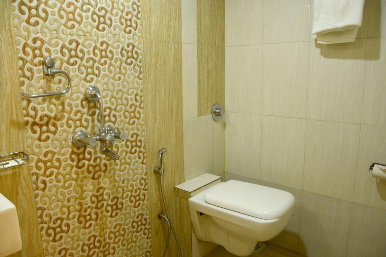 Fabexpress Plus Alfa Galaxy Mumbai Exterior photo